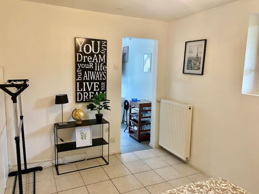 Charmant Studio A Coutevroult Extérieur photo