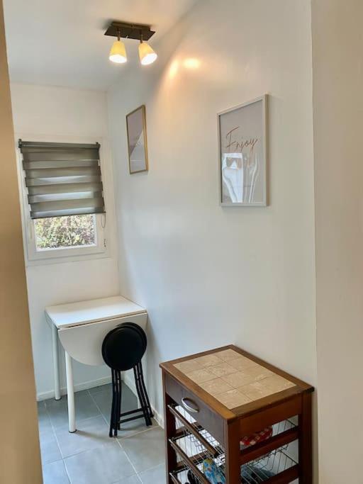 Charmant Studio A Coutevroult Extérieur photo